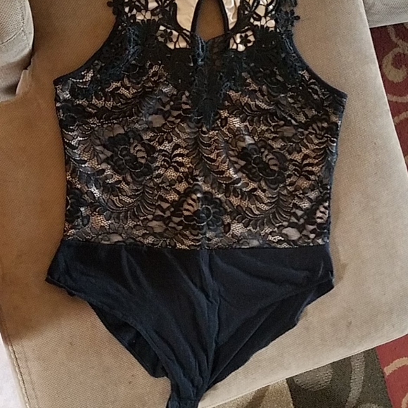 Black lace bodysuit - Picture 5 of 7